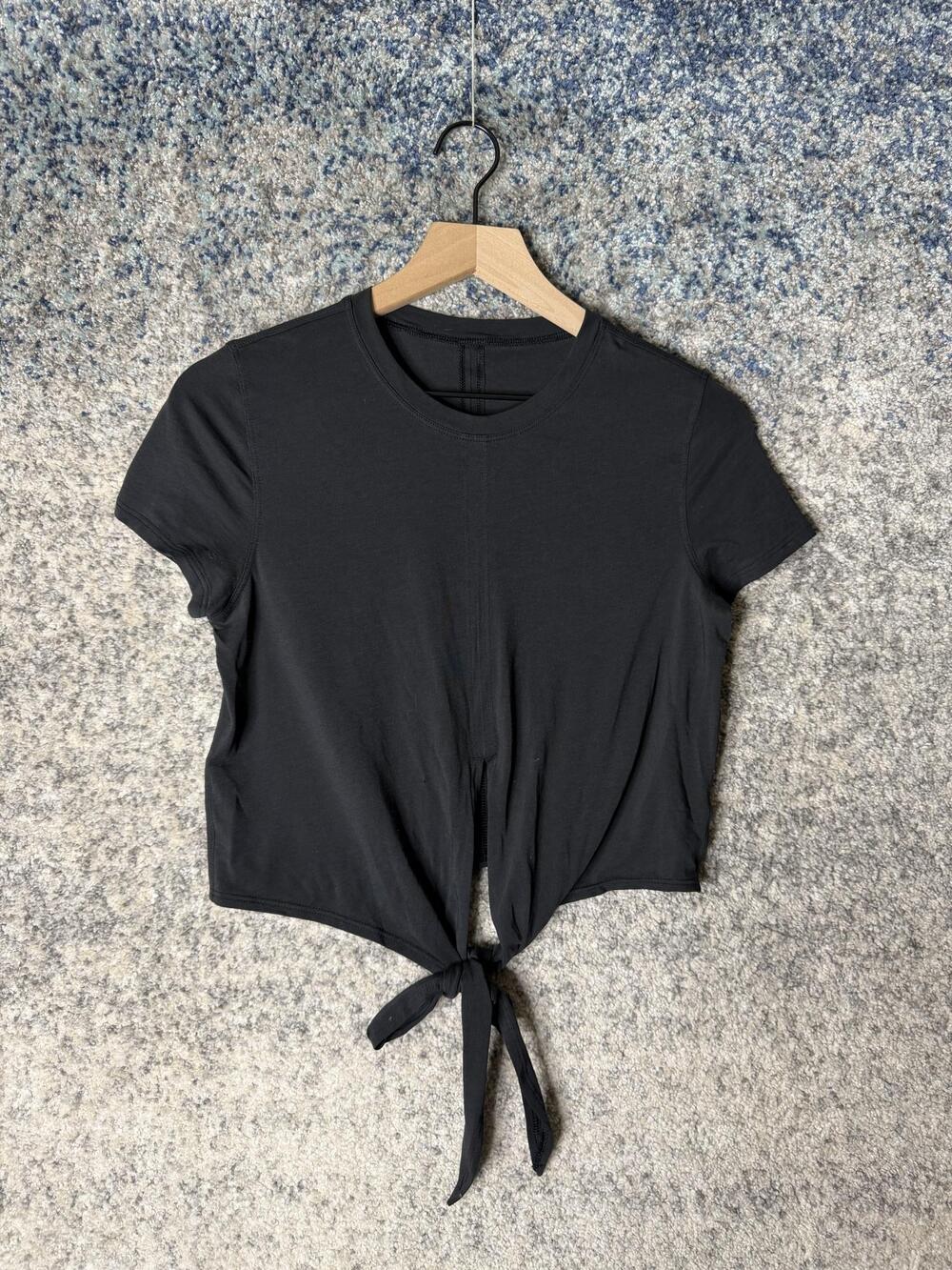 Lululemon T Shirt Womens Medium Black Cropped Tie Front Crew Neck Yoga Athletic
